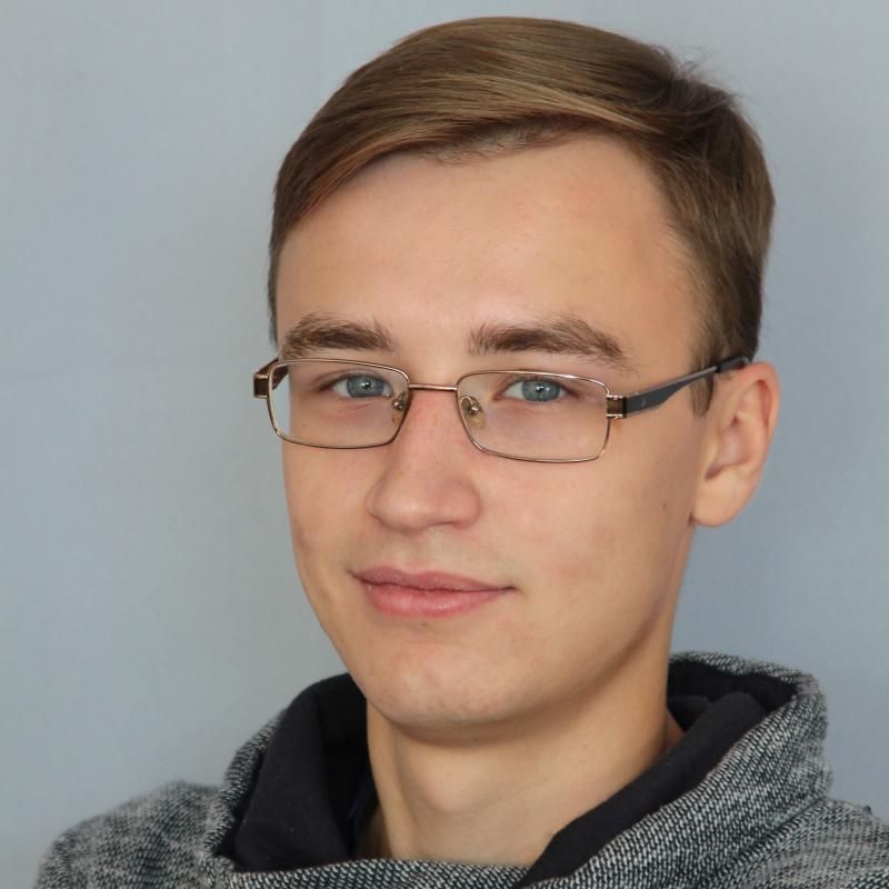Николай Cтaрoстeнкo